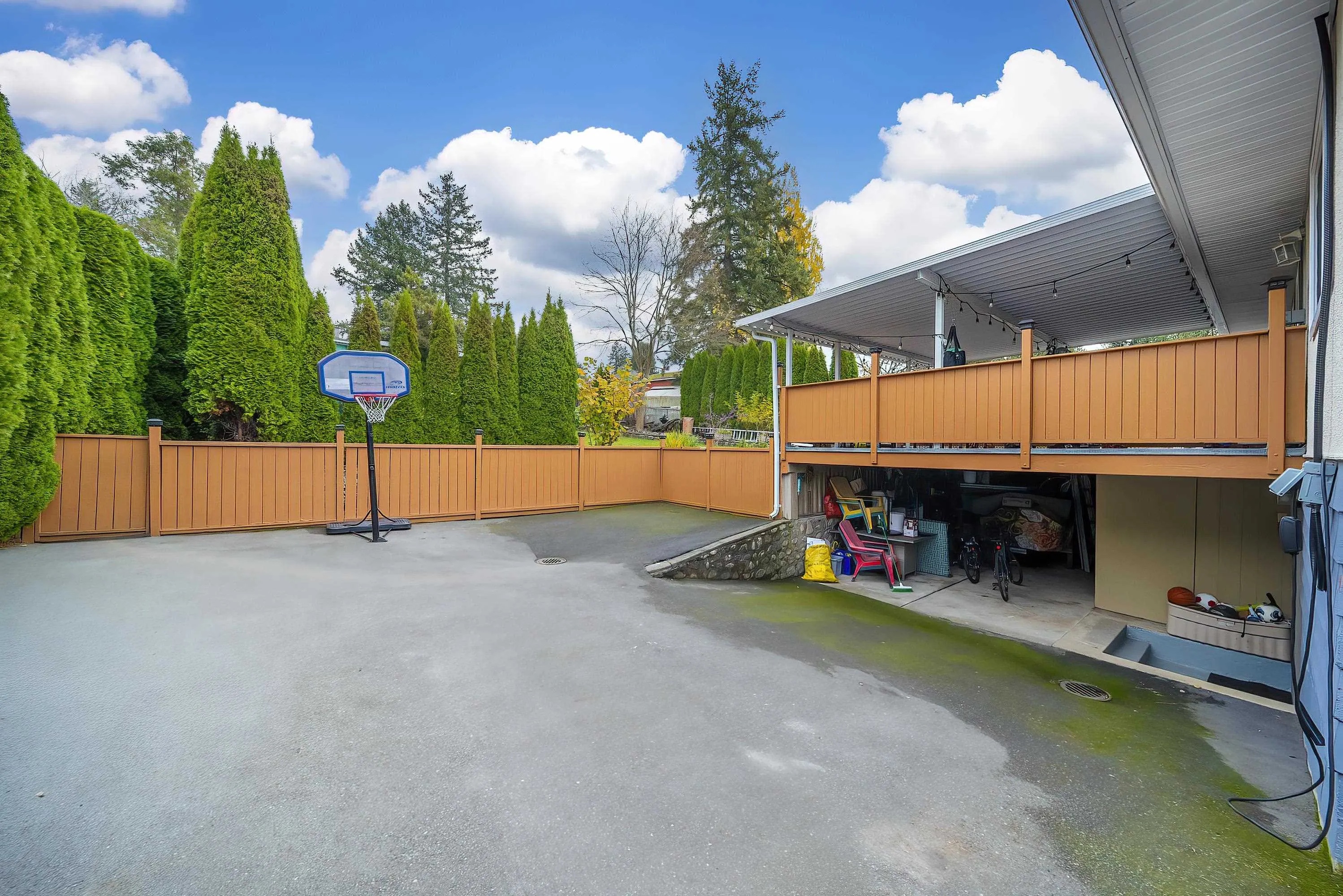 9476 Dawson Crescent