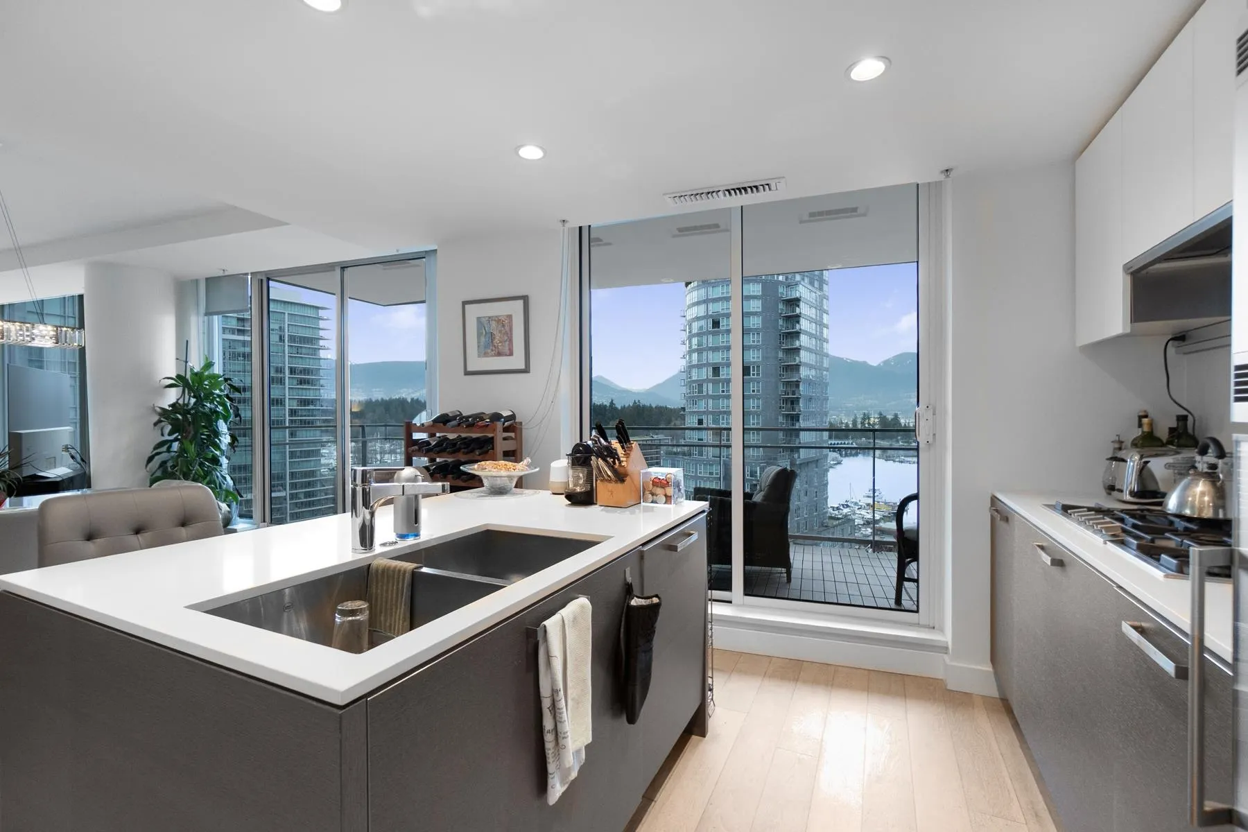 1499 W Pender Street #1201