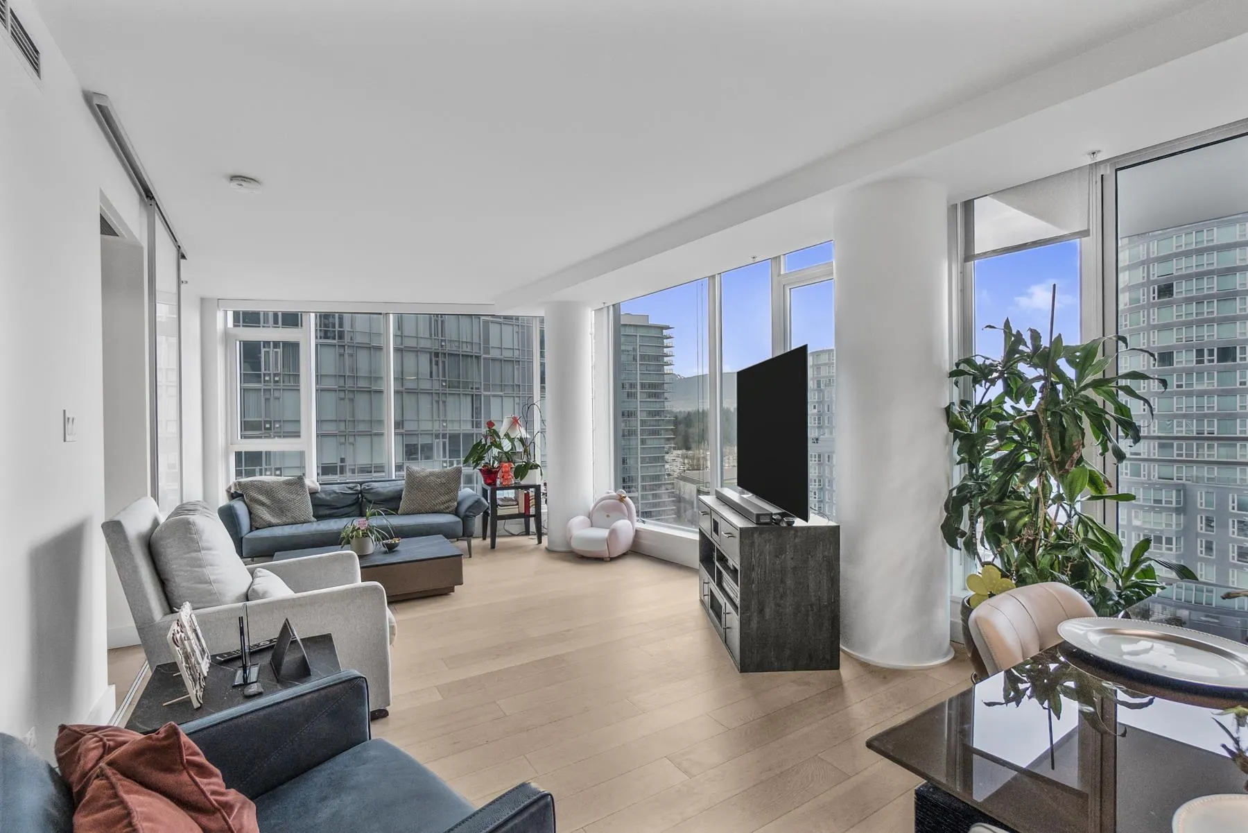 1499 W Pender Street #1201