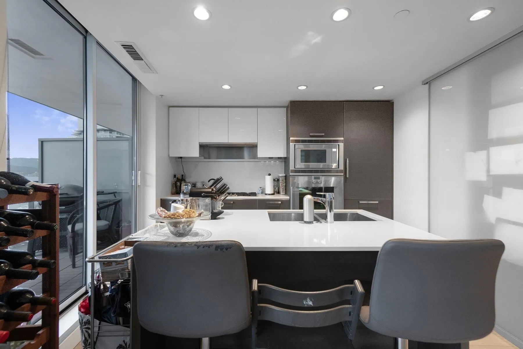 1499 W Pender Street #1201
