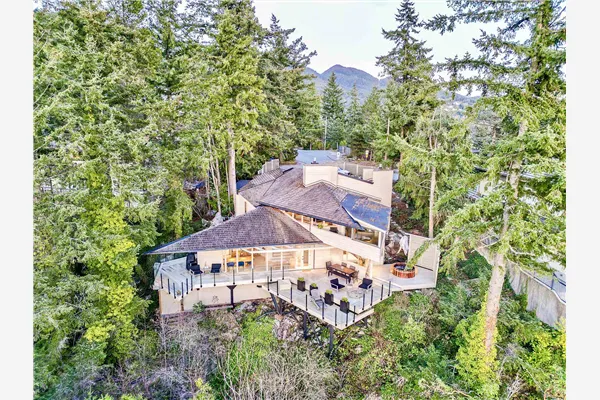 6011 Eagleridge Drive