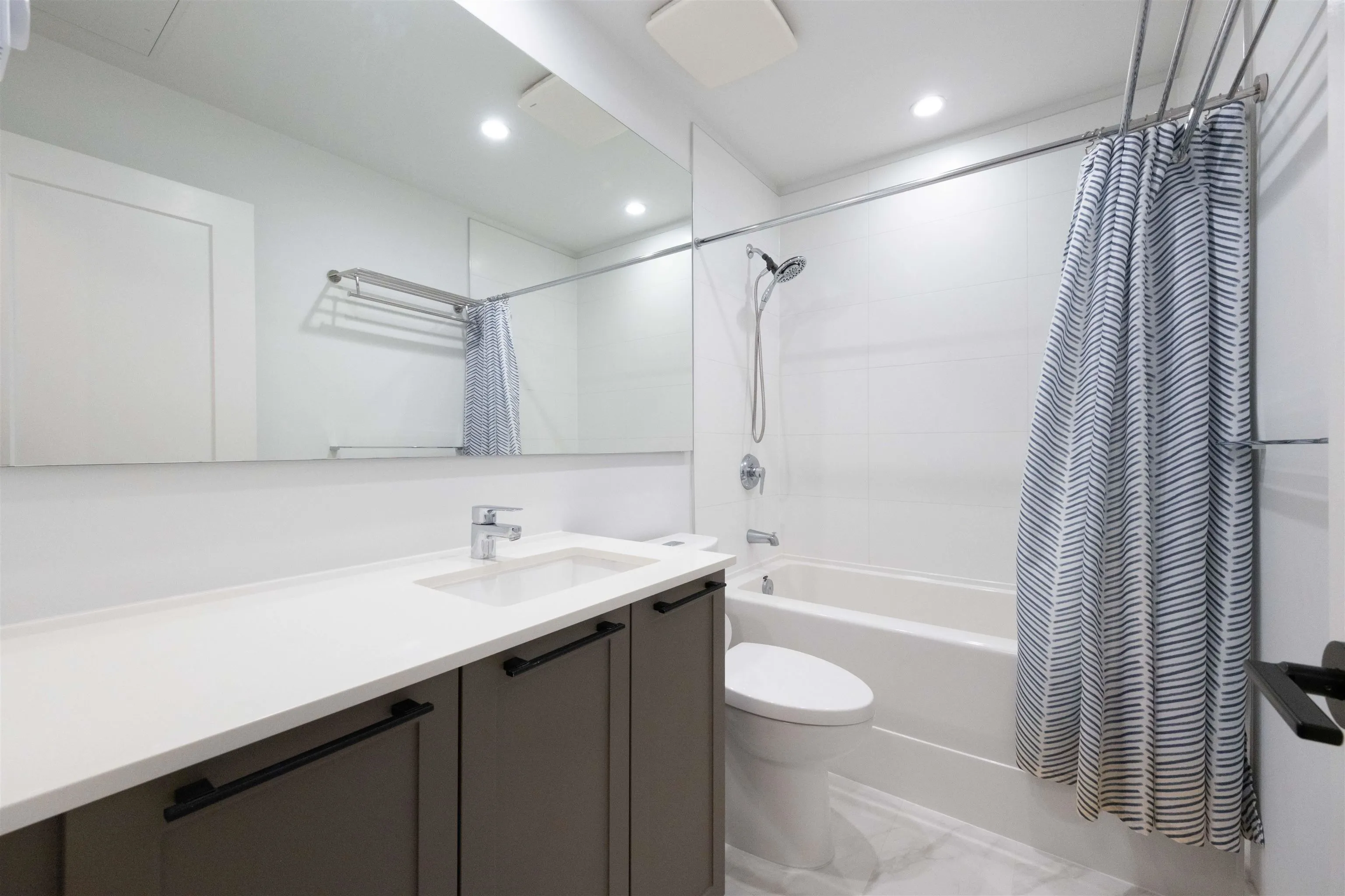 4726 Orca Way #26