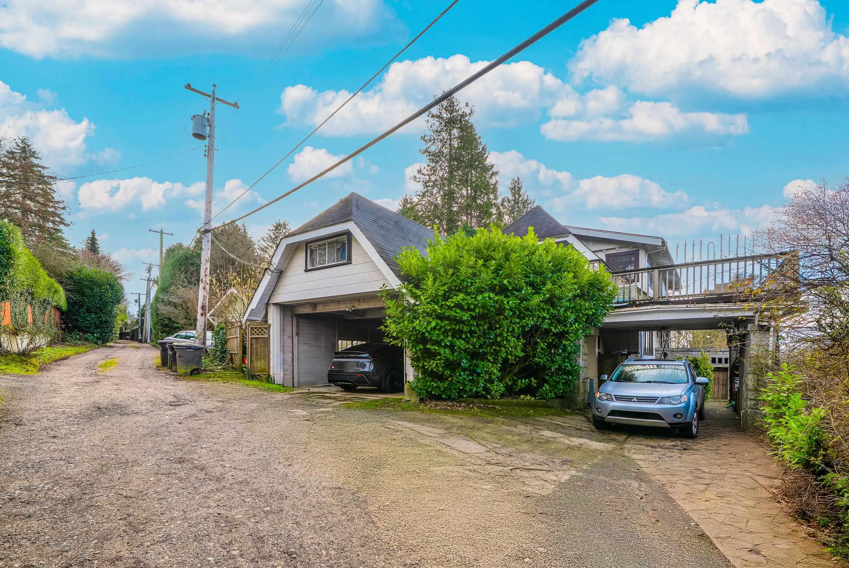 1989 W King Edward Avenue