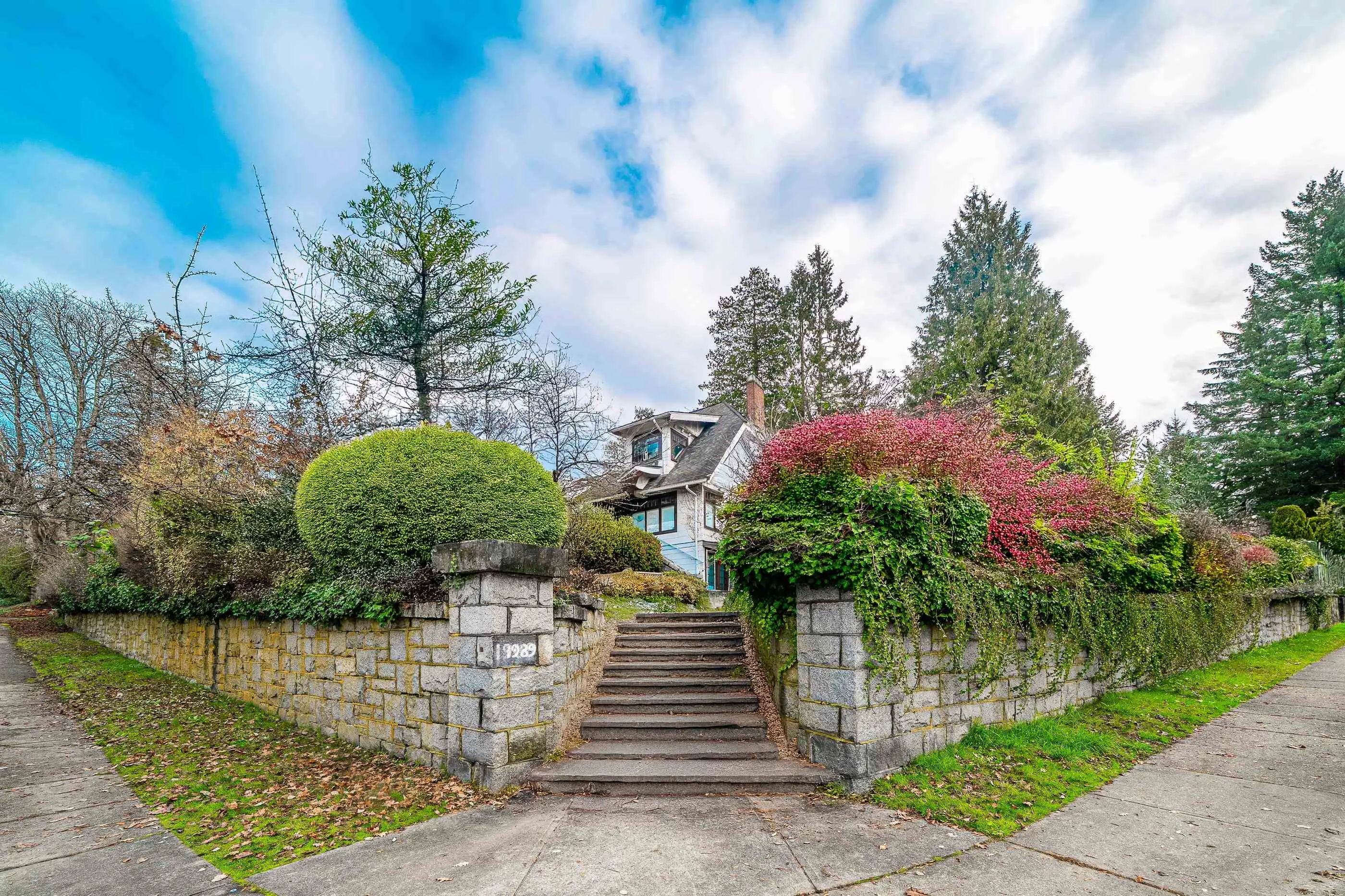 1989 W King Edward Avenue