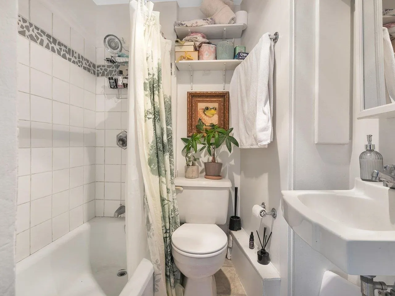 482 W 17th Avenue