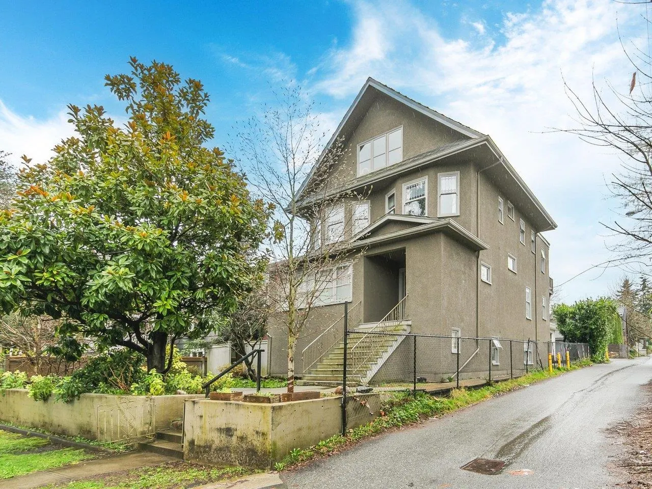 482 W 17th Avenue