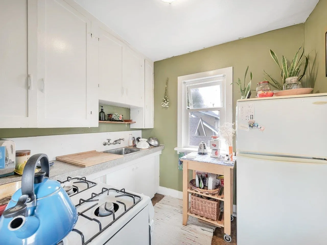 482 W 17th Avenue