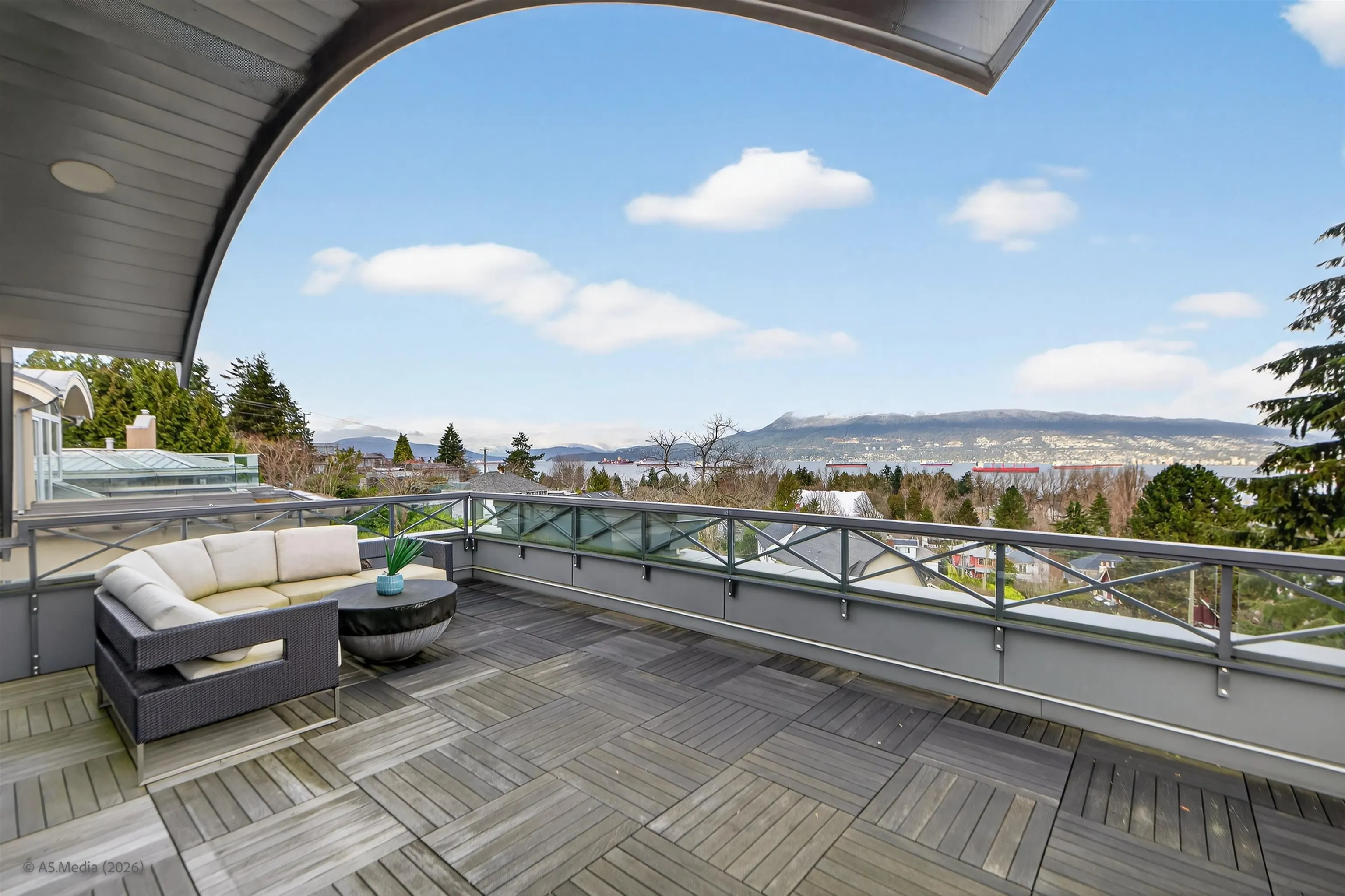 4350 Locarno Crescent