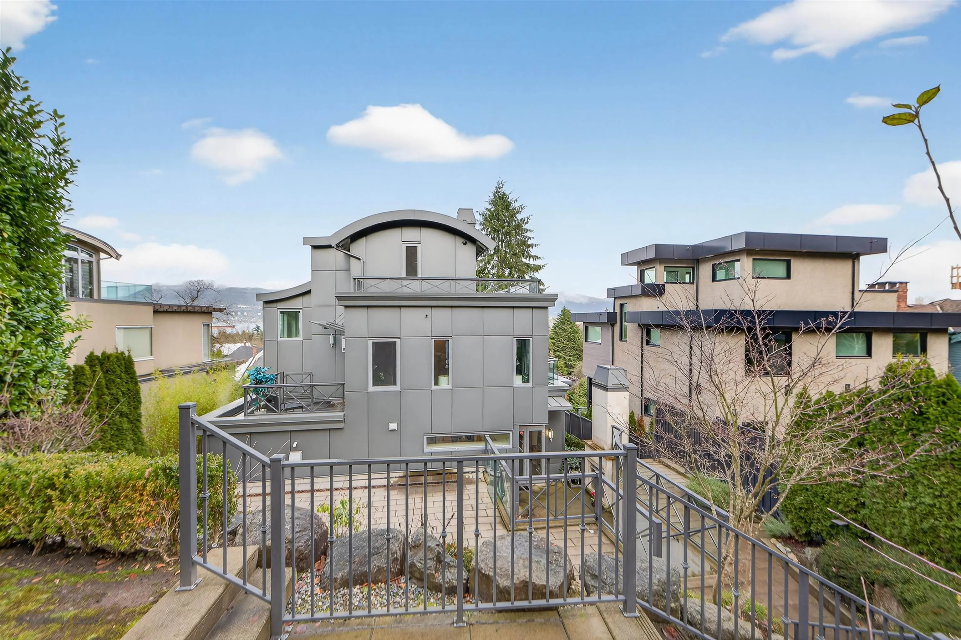 4350 Locarno Crescent