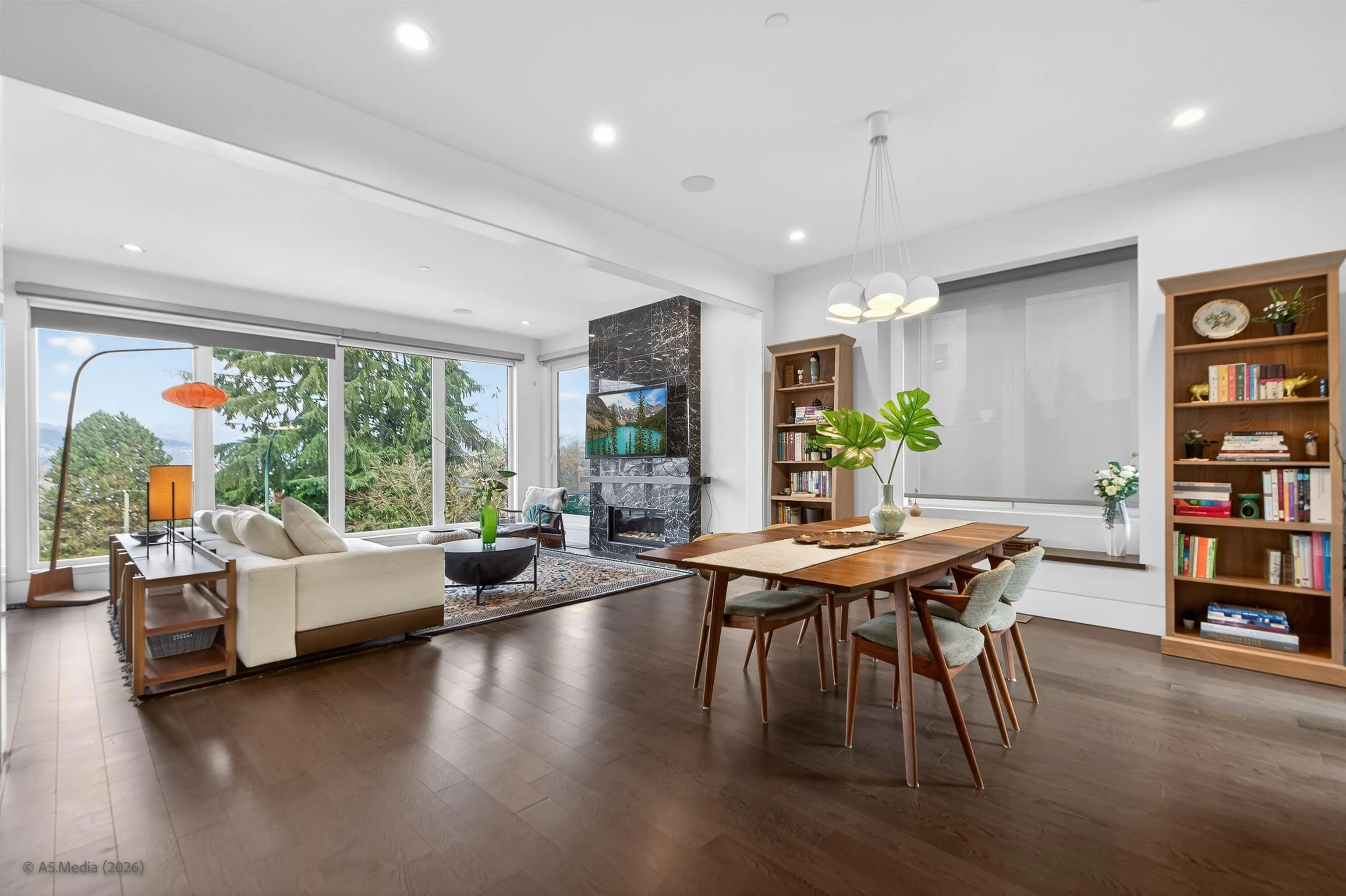 4350 Locarno Crescent
