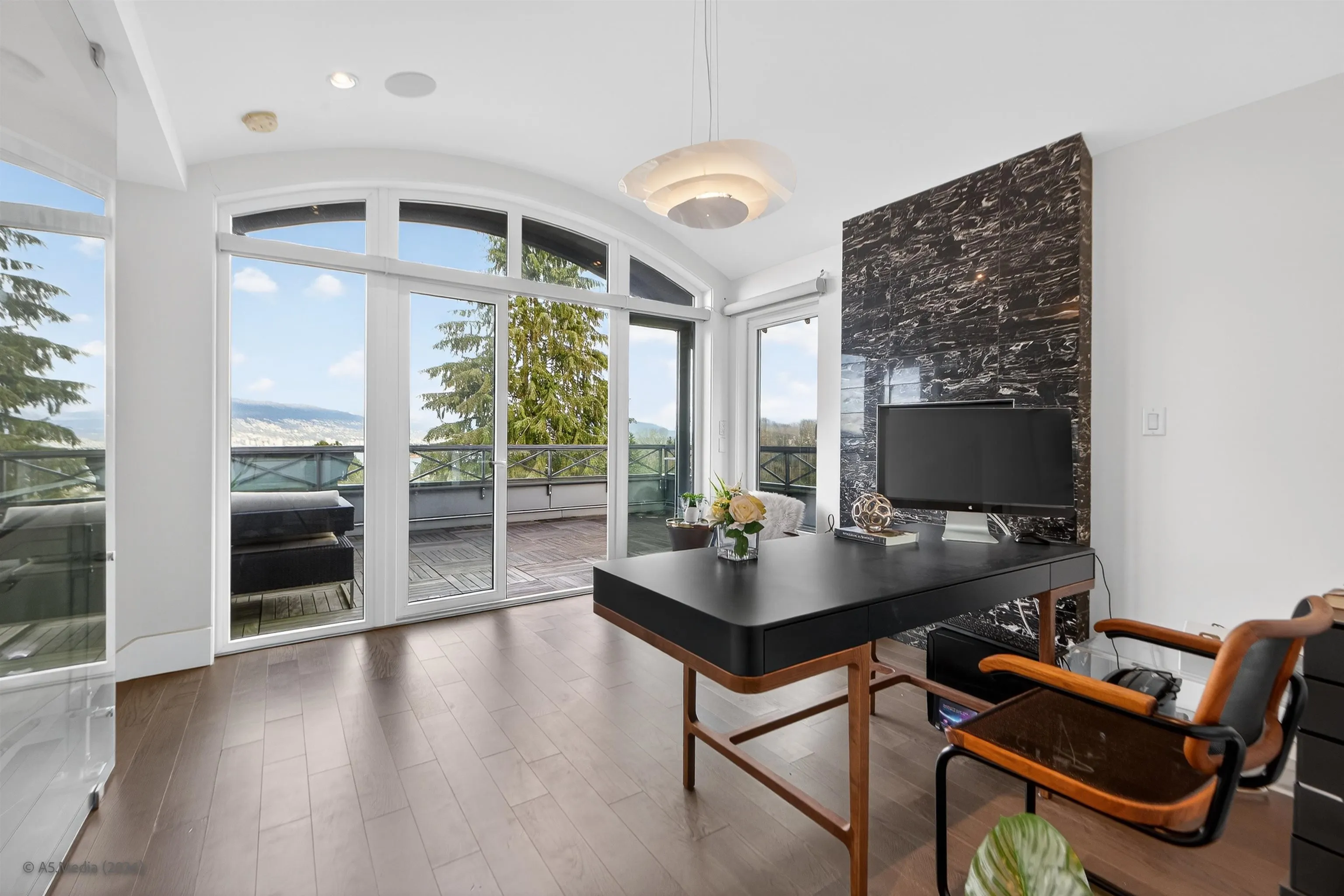 4350 Locarno Crescent