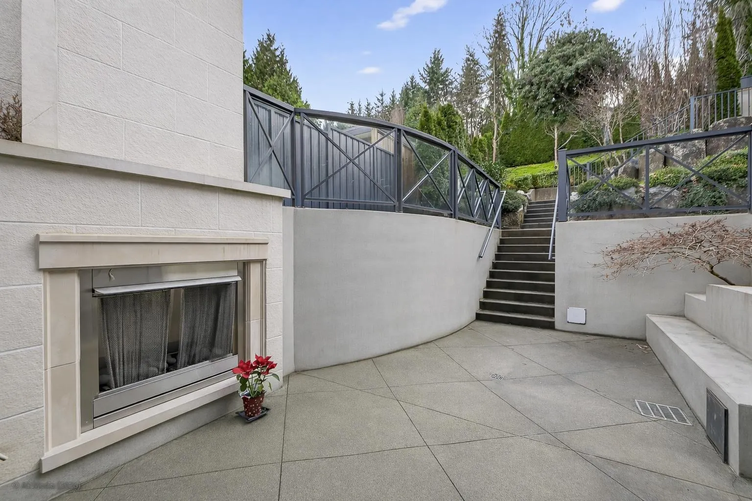 4350 Locarno Crescent