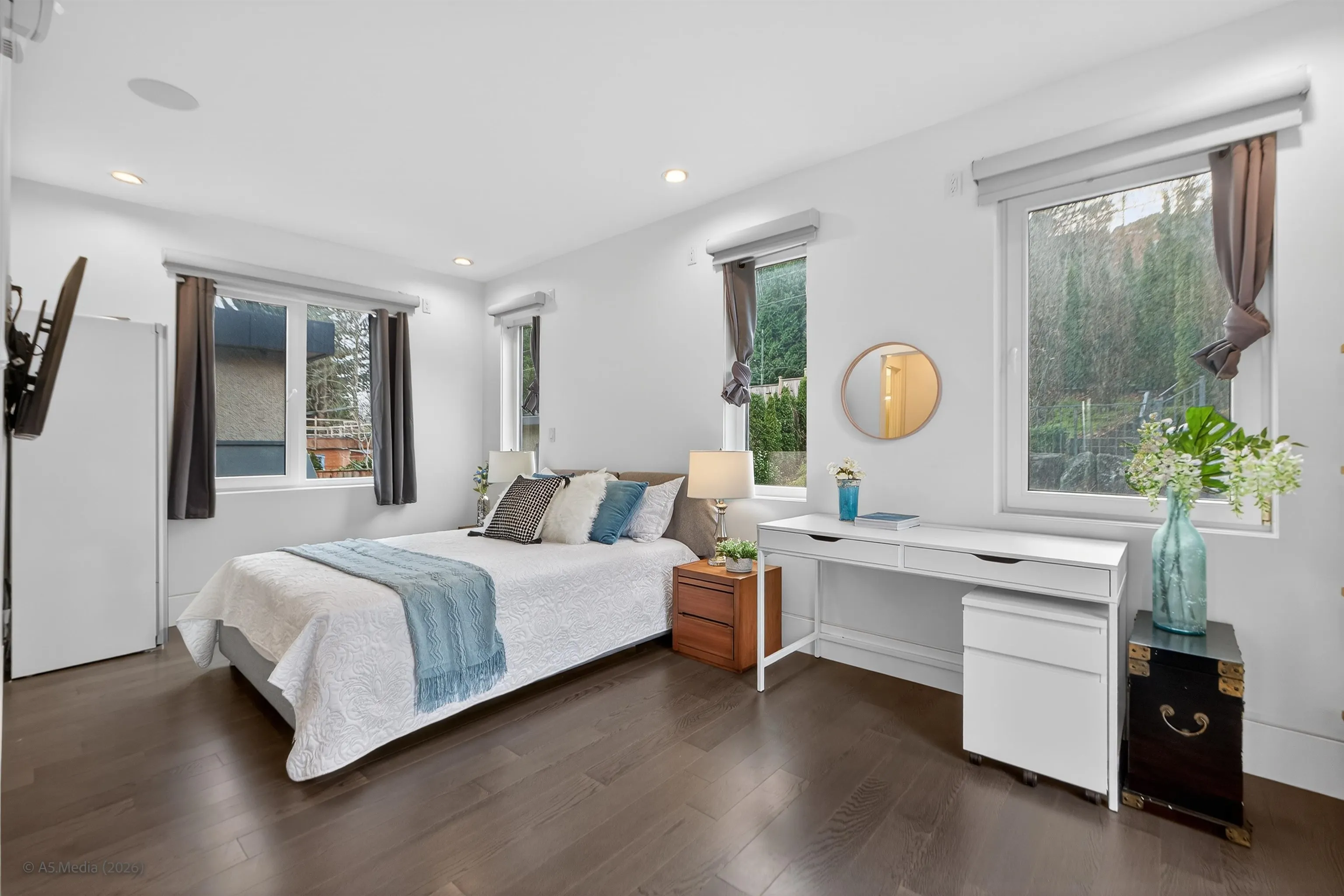 4350 Locarno Crescent
