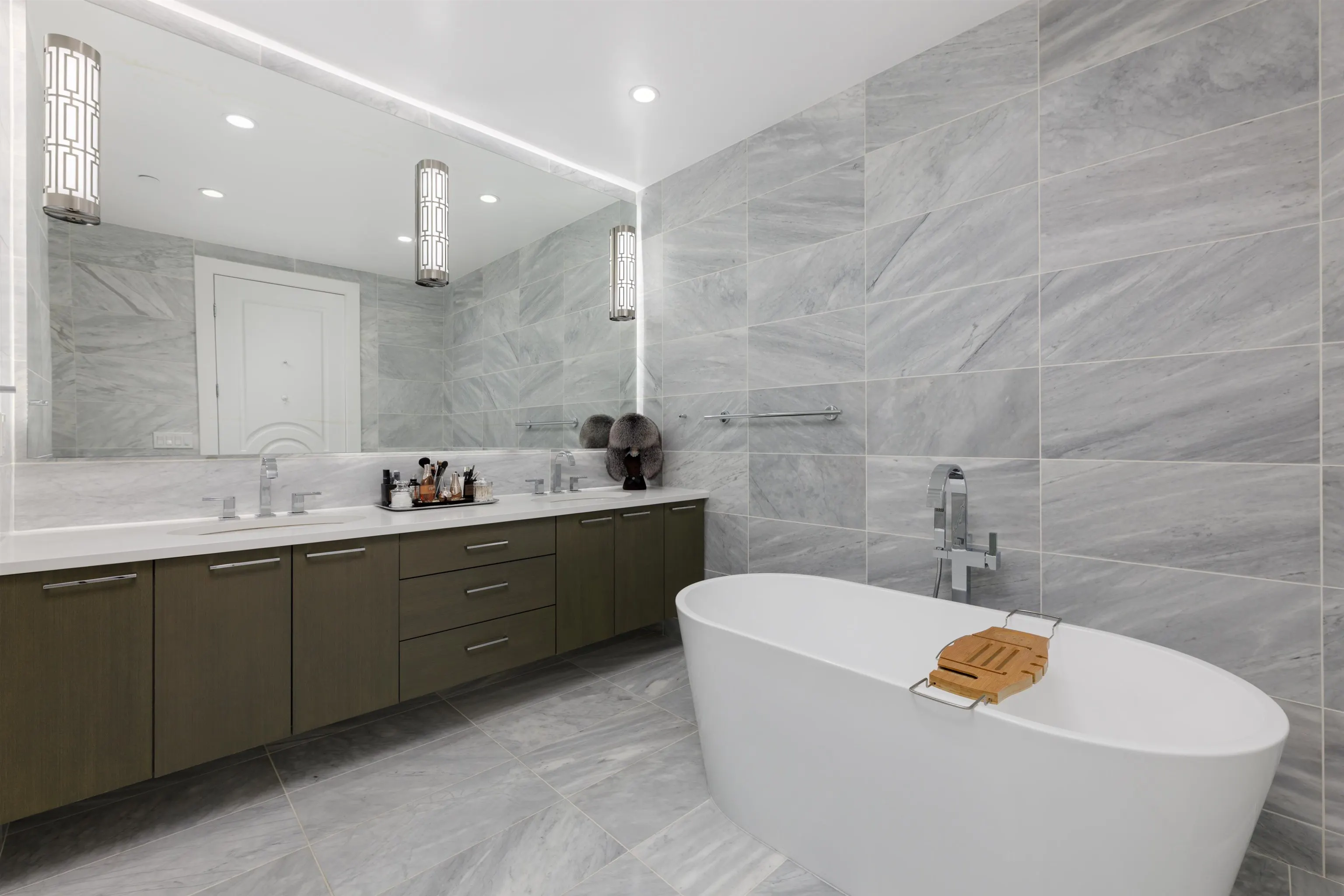 1009 Laurier Avenue #304