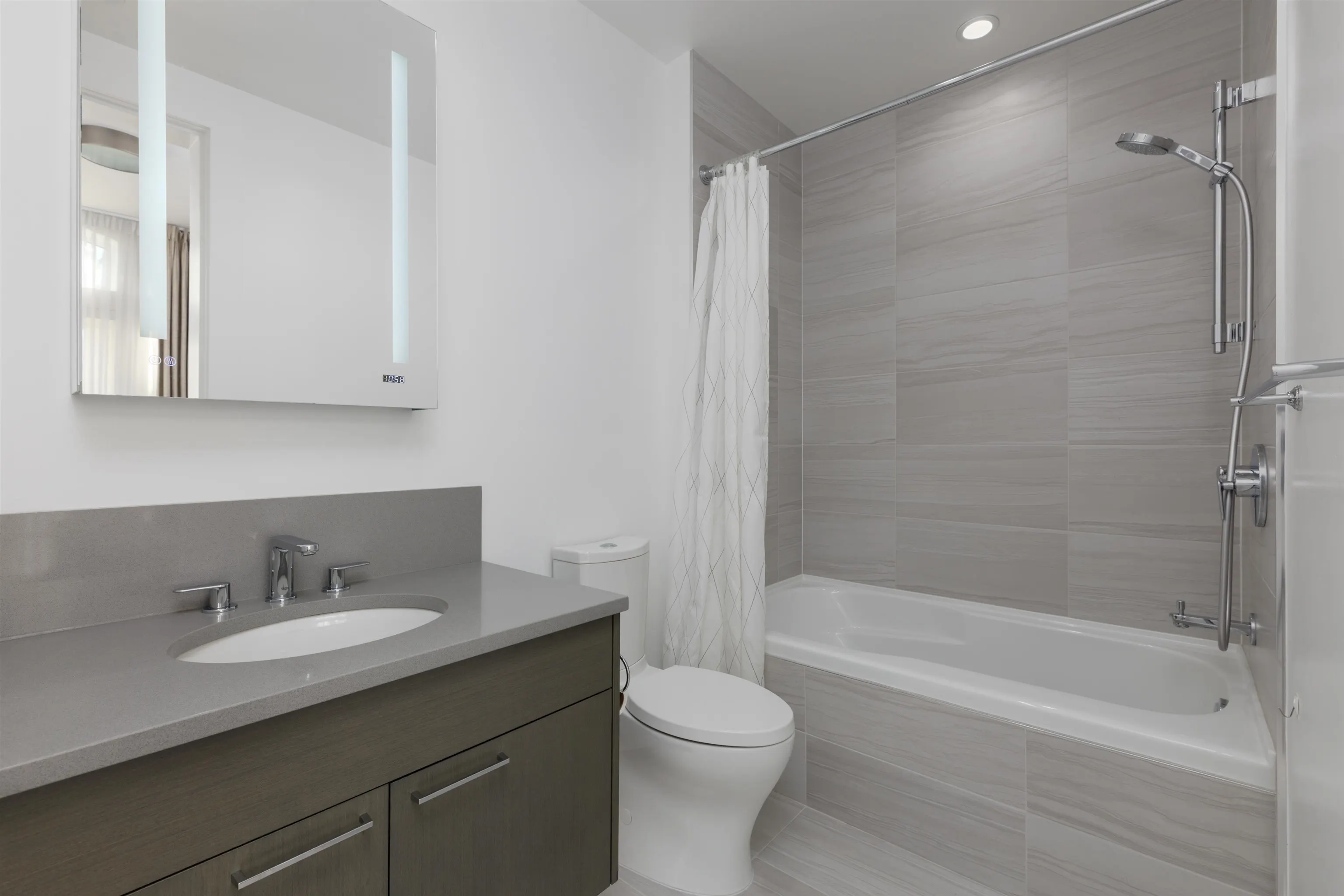 1009 Laurier Avenue #304