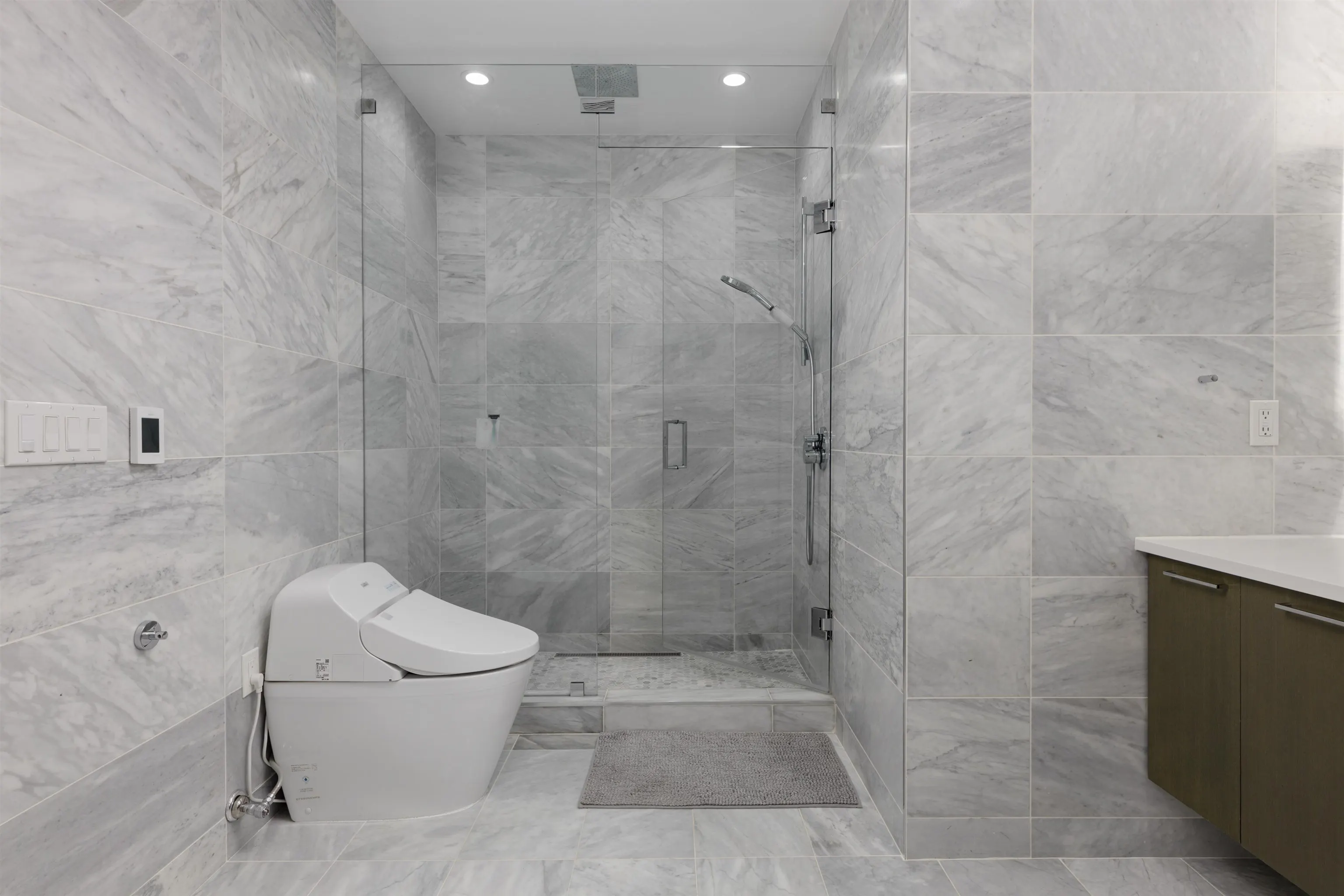 1009 Laurier Avenue #304