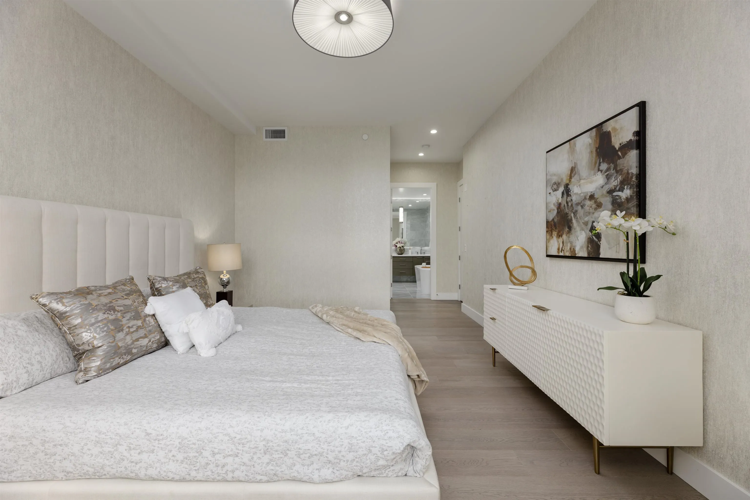 1009 Laurier Avenue #304