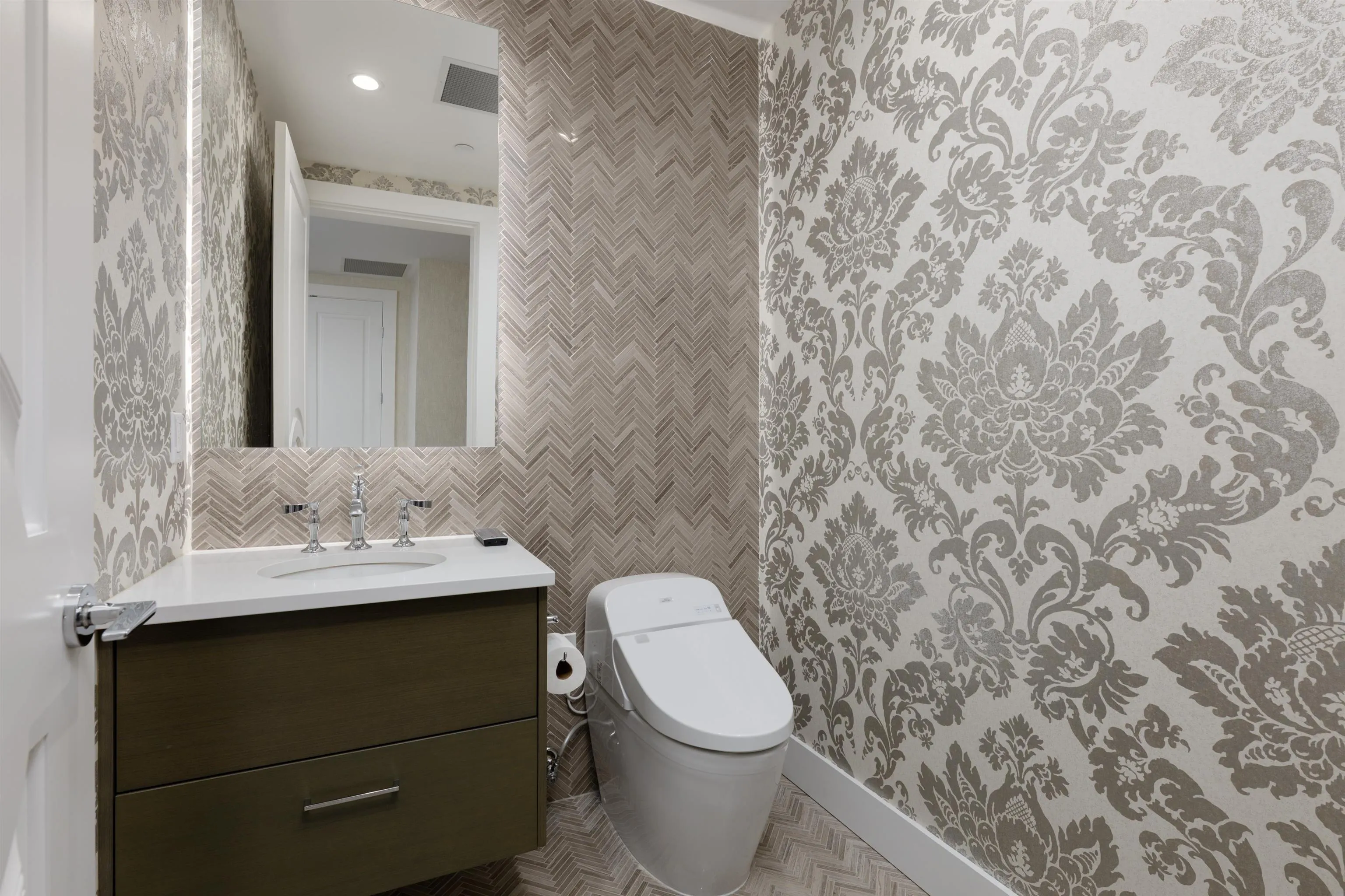 1009 Laurier Avenue #304