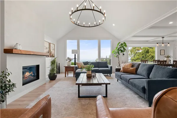 47385 Swallow Crescent