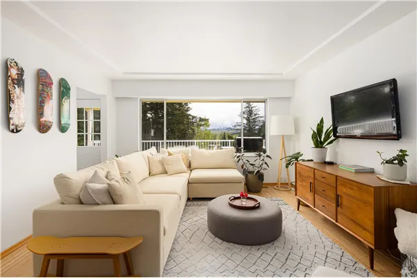 1231 Cloverley Street