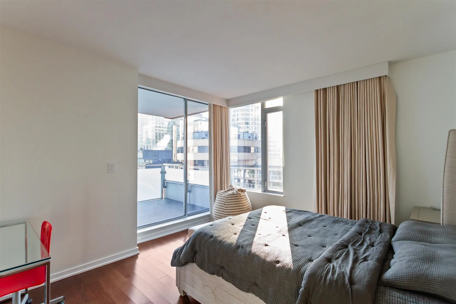 1169 W Cordova Street #1902