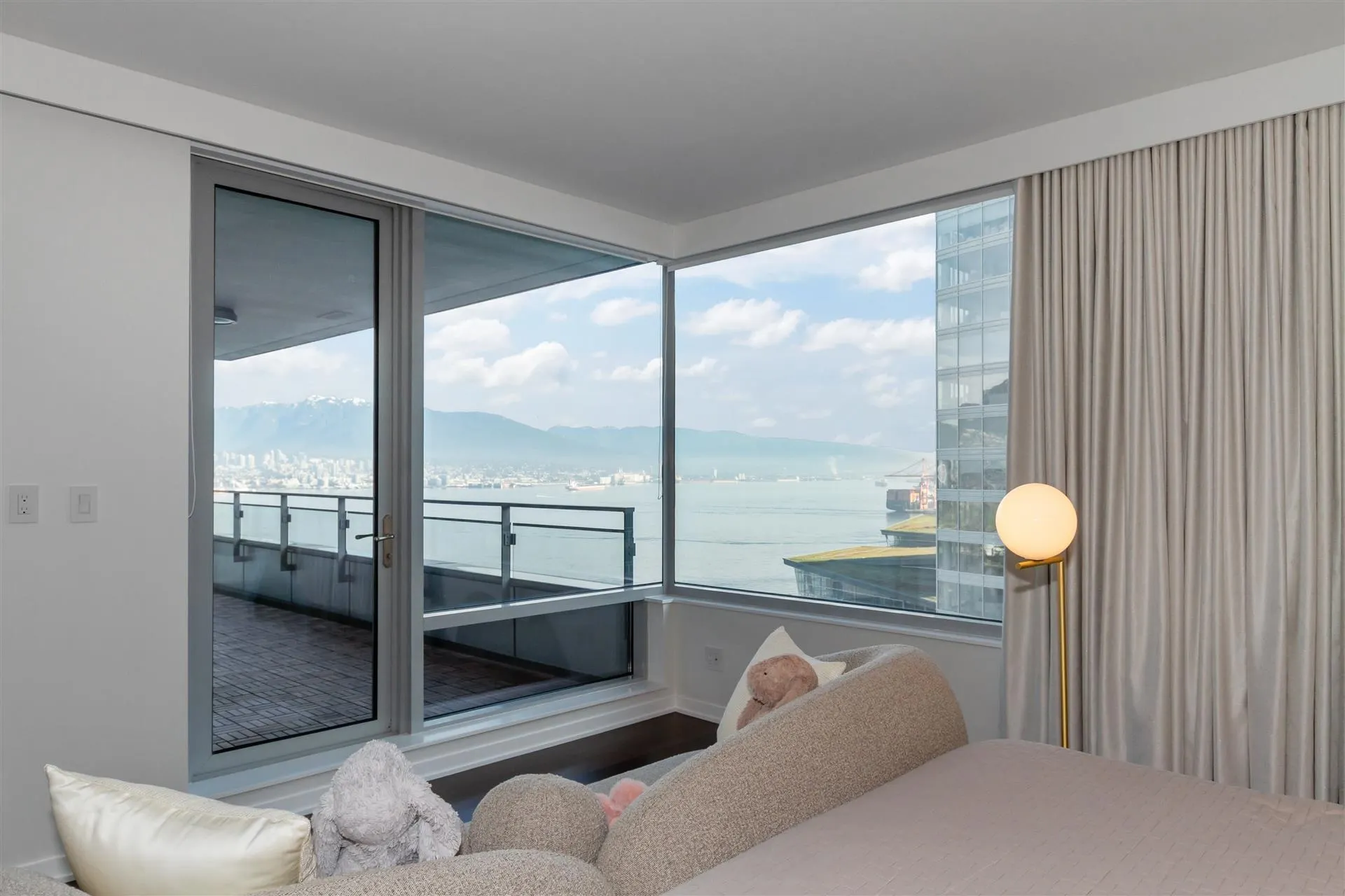 1169 W Cordova Street #1902