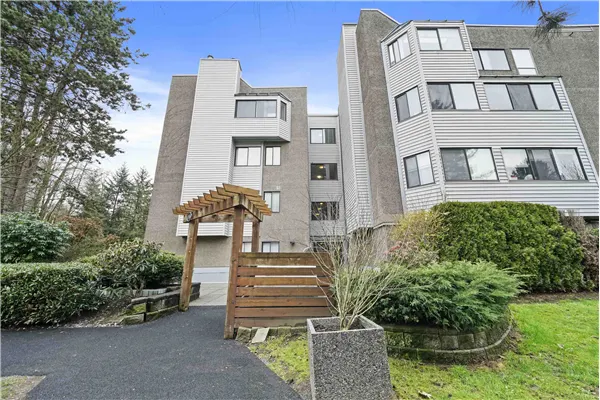 9584 Manchester Drive #203