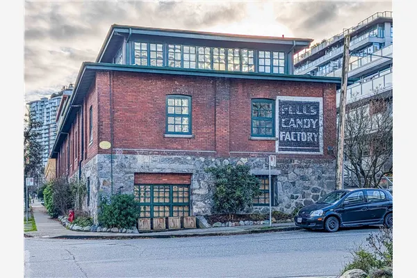 280 E 6th Avenue #11