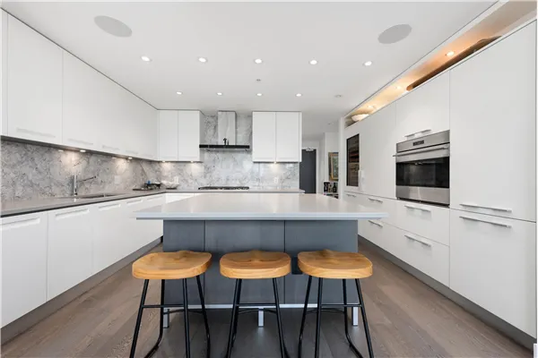 6333 W Boulevard #310