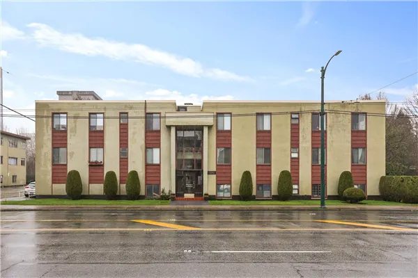 2880 Oak Street #201