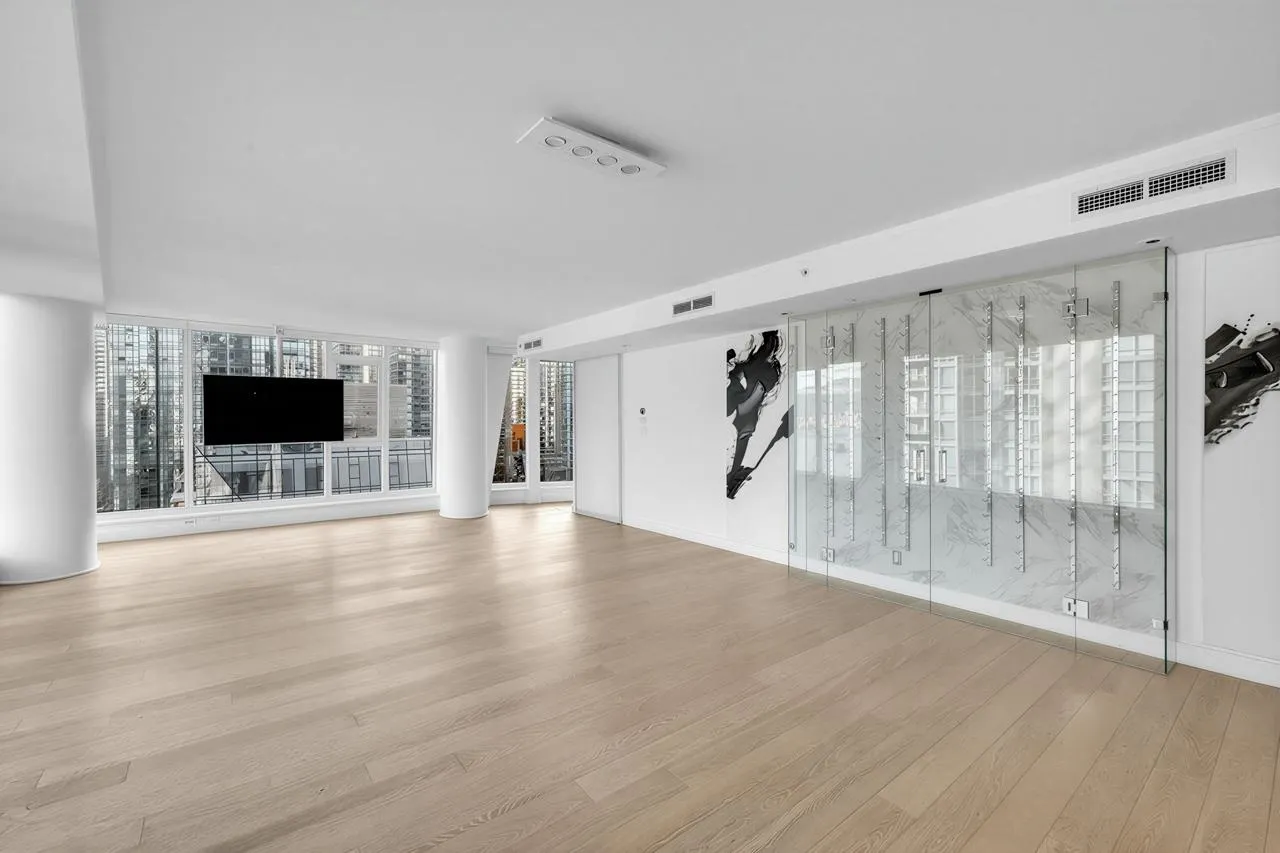 1499 W Pender Street #1202