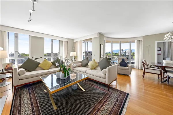 5850 Balsam Street #901