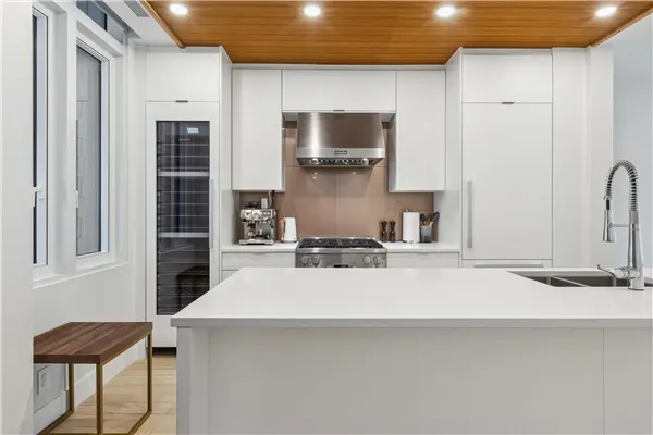 6691 Nelson Avenue #202