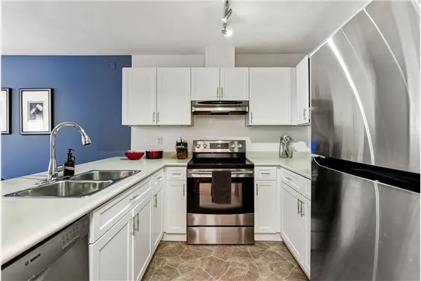 1220 Lasalle Place #320