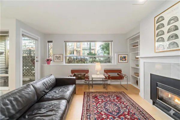 1100 W 7th Avenue #101