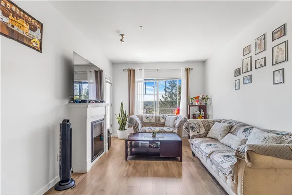 22290 North Avenue #306