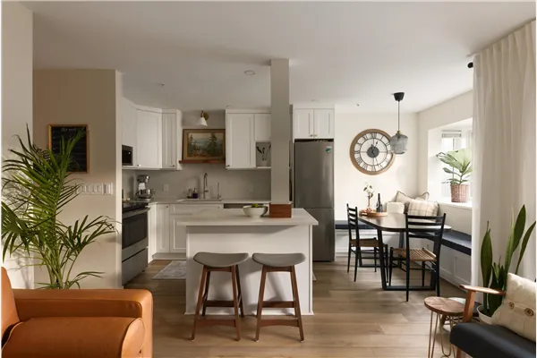 2133 Dundas Street #101