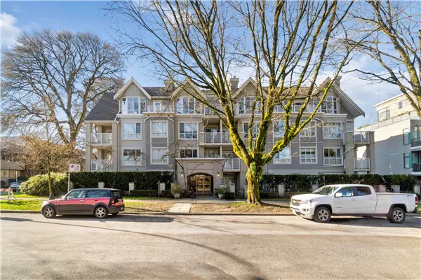 2755 Maple Street #104