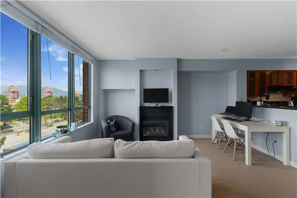 55 Alexander Street #604