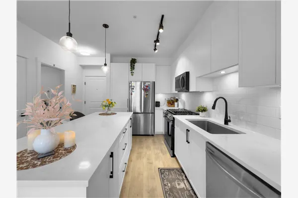 19935 75a Avenue #209