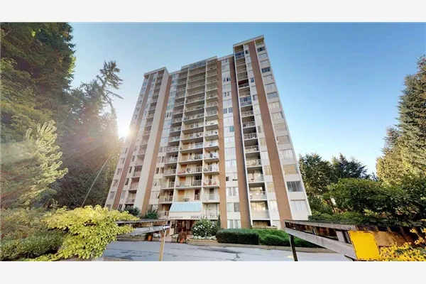 2004 Fullerton Avenue #1301