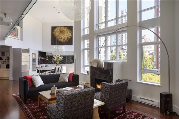 988 Richards Street #401