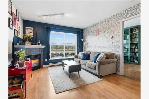 1688 E 8th Avenue #404