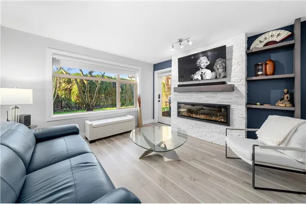 400 Klahanie Drive #109