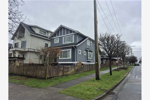 2702 Kitchener Street