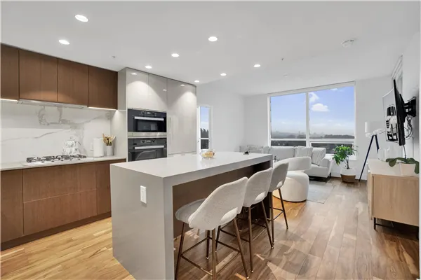 1675 Lions Gate Lane #1302