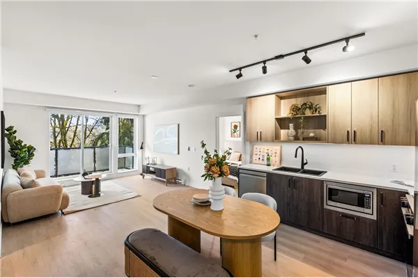 2002 St. George Street #407