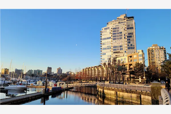 1228 Marinaside Crescent #302