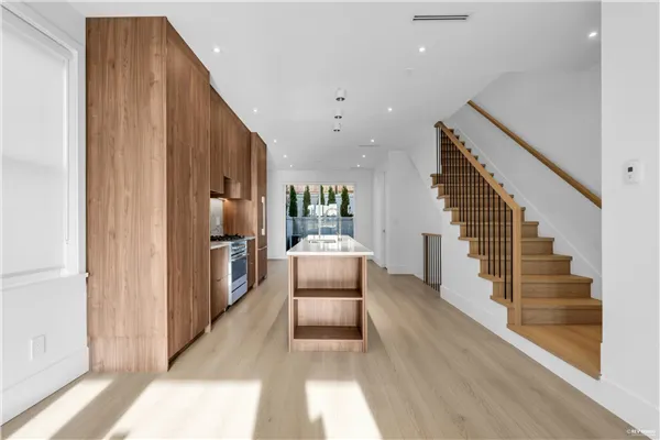 1125 Cartier Avenue #101