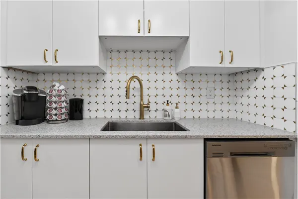 1010 Howe Street #311